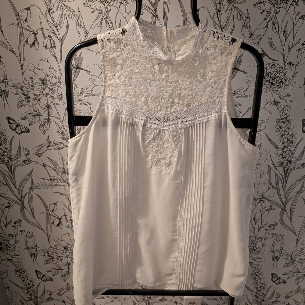 Kimchi Blue High Neck Lace Blouse | White | Size L